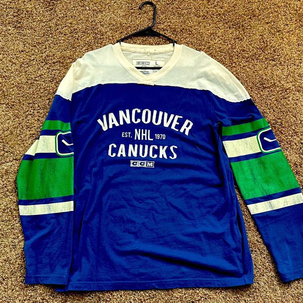 CCM Vancouver Canucks long sleeve jersey shirt - size large.